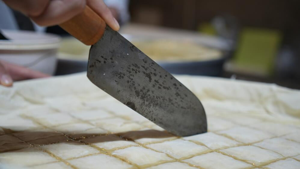 Komşularına yapıyordu, patron oldu! Sektöre yön verdi: Gaziantep'in ilk ve tek börek ustası Derya Fesligil’in başarı hikayesi - 3. Resim