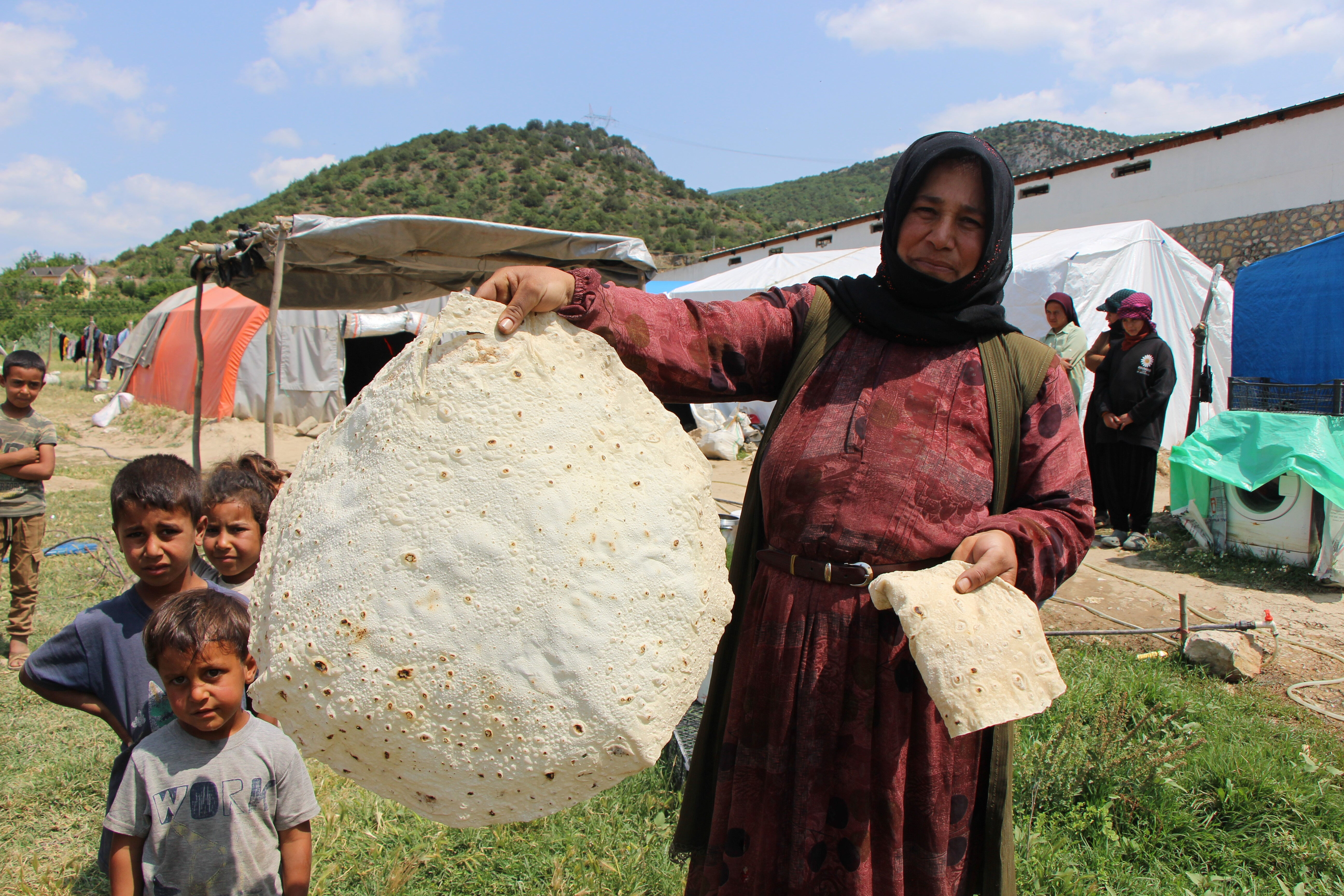 Ne ev ne yardım... Çamur içinde hayat ama istedikleri hiç beklenmedik - 2. Resim
