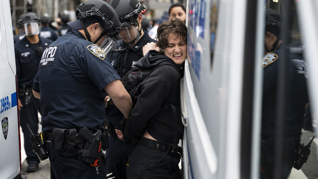 Trump, yerel yönetimleri hiçe saydı! Binlerce asker Los Angeles'ta Trump, yerel yönetimleri hiç saydı! Binlerce asker Los Angeles'ta - 1. Resim
