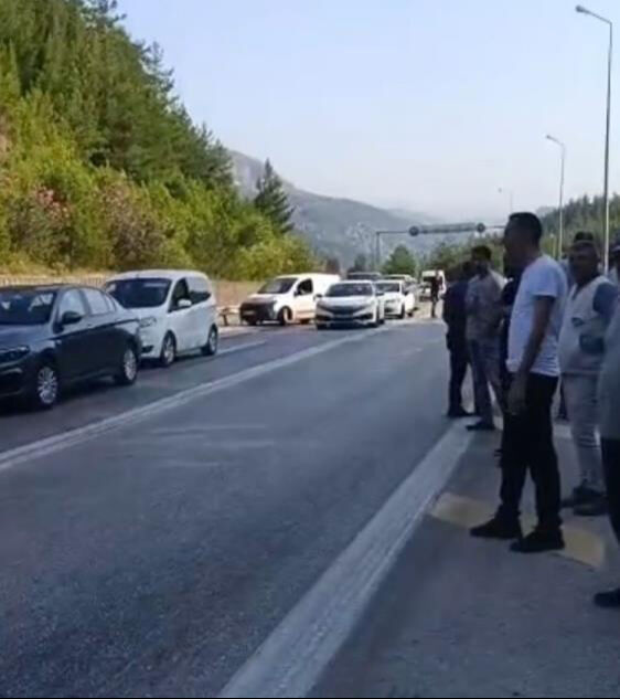 Tünelde dehşet anları! Seyir halinde alev alan otomobil küle döndü - 2. Resim