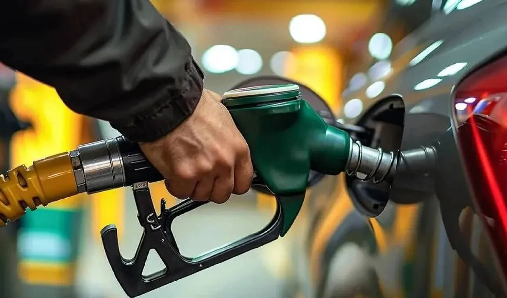 Akaryakıt fiyatlarına gece yarısı zam! İşte benzin, motorin ve LPG'de son fiyatlar Araç sahiplerine çifte şok! Benzin ve motorine ikili zam geliyor, işte akaryakıtta son fiyatlar - 2. Resim