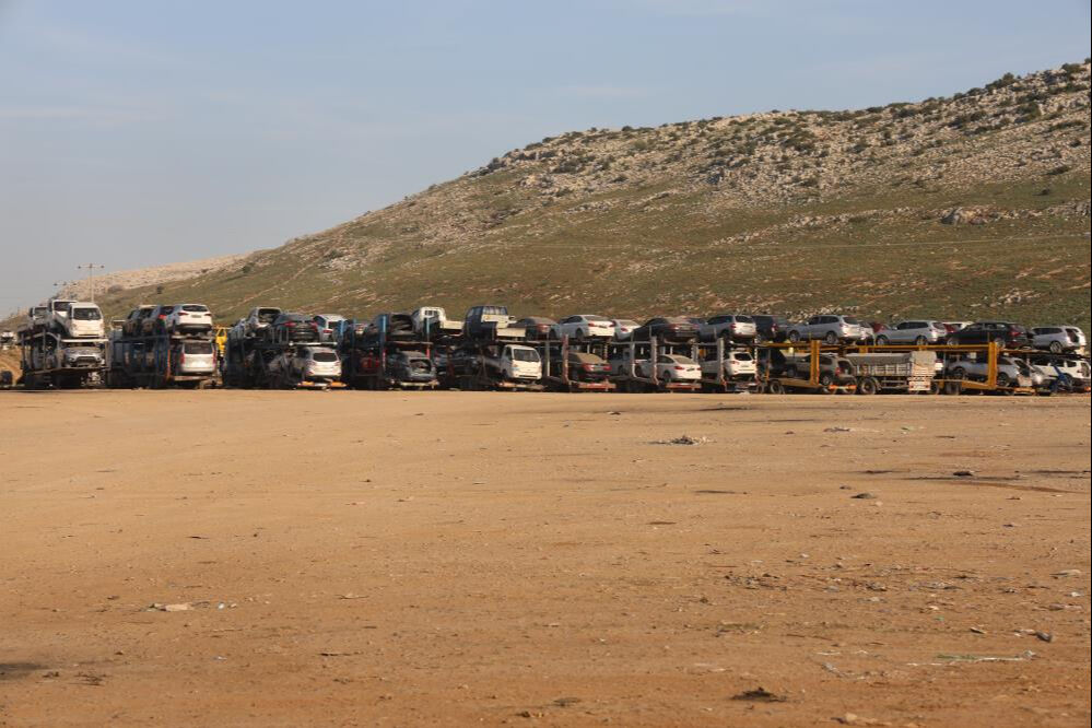 Ayda bin 500'ü buluyor! Yüzlerce ikinci el araç Suriye'ye taşınıyor - 1. Resim