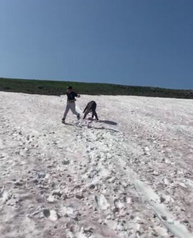 Burası Türkiye! Yazın gelmesiyle sıcaklık arttı, onlar haziran ayında kar keyfi yaptı Burası Türkiye! Yazın gelmesiyle sıcaklık arttı, onlar haziran ayında kar keyfi yaptı - 2. Resim
