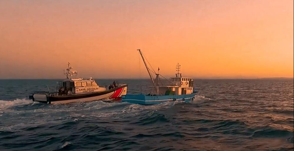 Çanakkale merkezli dev operasyon: Göçmen kaçakçısı şebeke çökertildi! Yaptıkları vurgun dudak uçuklatıyor Çanakkale merkezli dev operasyon: Göçmen kaçakçısı şebeke çökertildi! Yaptıkları vurgun dudak uçuklatıyor - 2. Resim