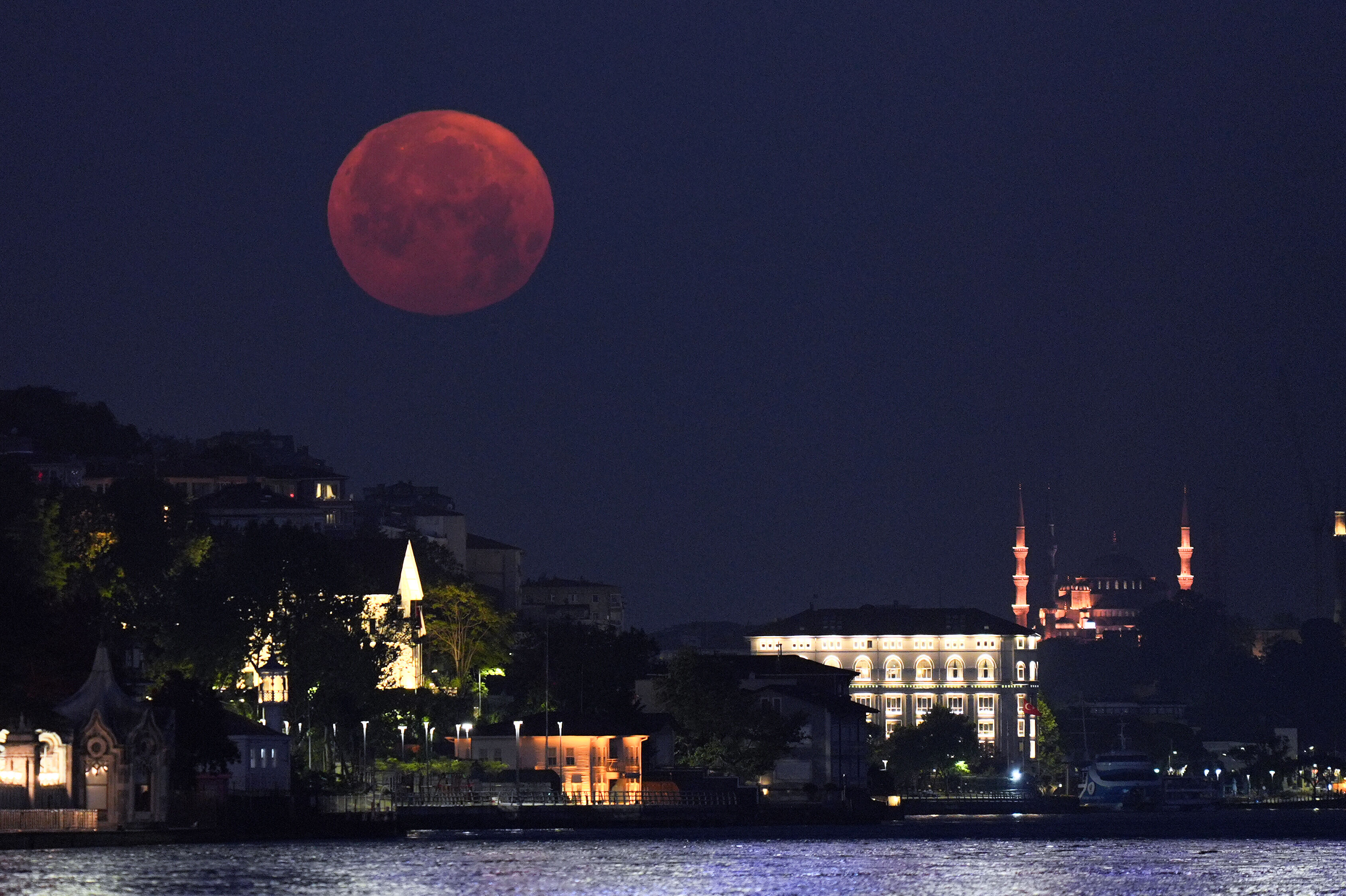 Çilek dolunayı nedir, ne zaman? Çilek Dolunayı'ndan görüntüler Çilek dolunayı nedir, ne zaman? Çilek Dolunayı'ndan görüntüler - 1. Resim