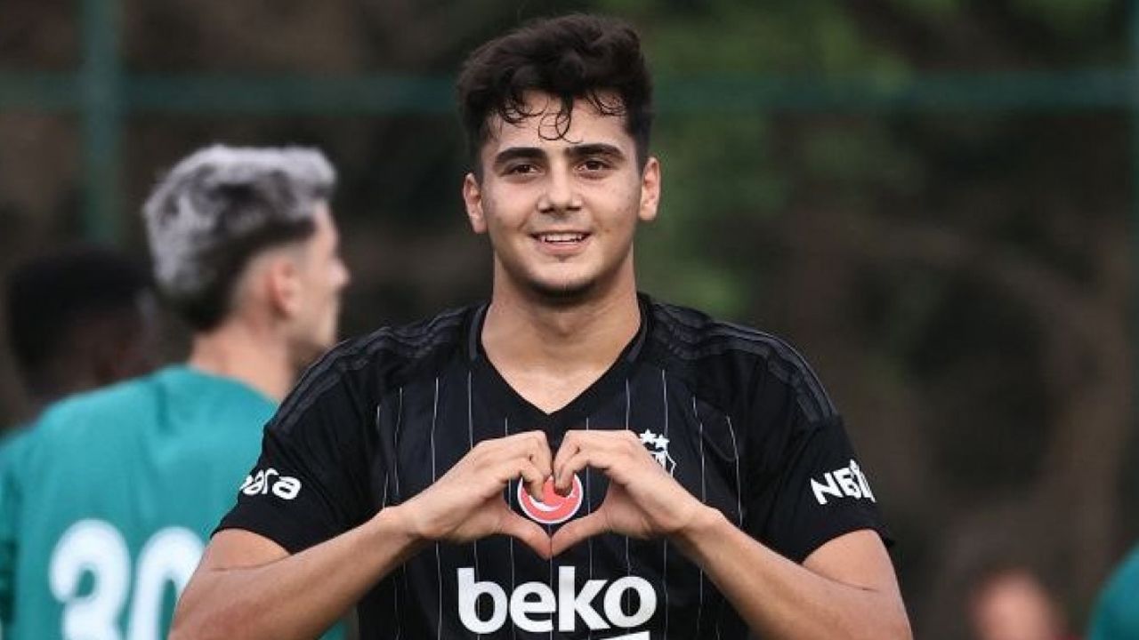 En iyi 30 oyuncu arasında! Mustafa Erhan Hekimoğlu'na büyük onur En iyi 30 oyuncu arasında! Mustafa Erhan Hekimoğlu'na büyük onur