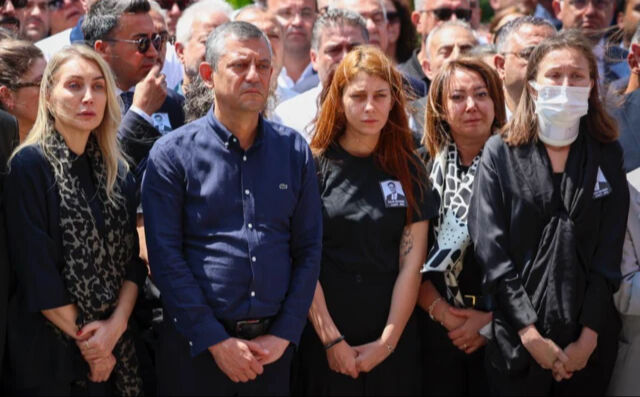 Ferdi Zeyrek'in kardeşi var mı? Deniz Zeyrek Ferdi Zeyrek'in kardeşi mi, akrabası mı? Ferdi Zeyrek'in kardeşi var mı? Deniz Zeyrek Ferdi Zeyrek'in kardeşi mi, akrabası mı? - 3. Resim