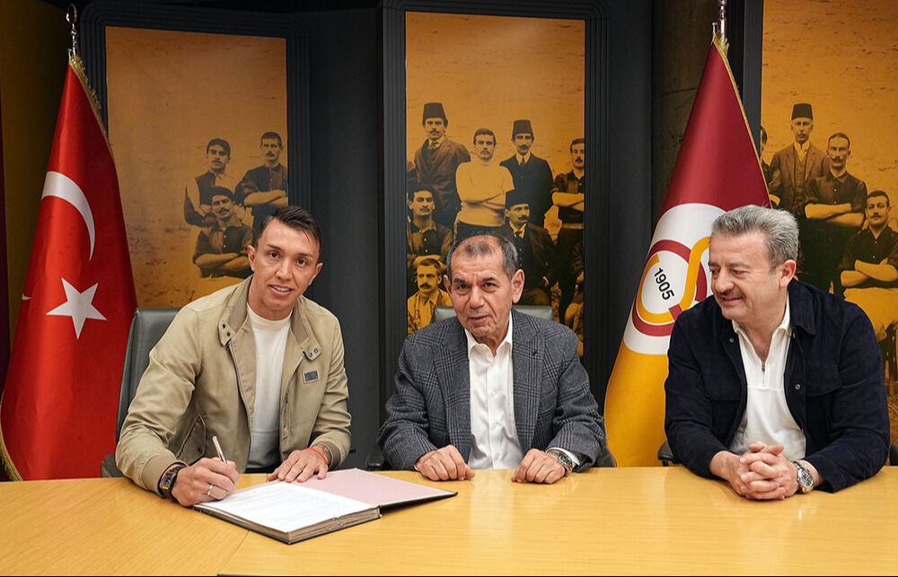 Galatasaray'da bir devir sona erdi! Ailesini toplayan Muslera özel uçakla gitti Galatasaray'da bir devi sona erdi! Ailesini toplayan Muslera özel uçakla gitti - 1. Resim