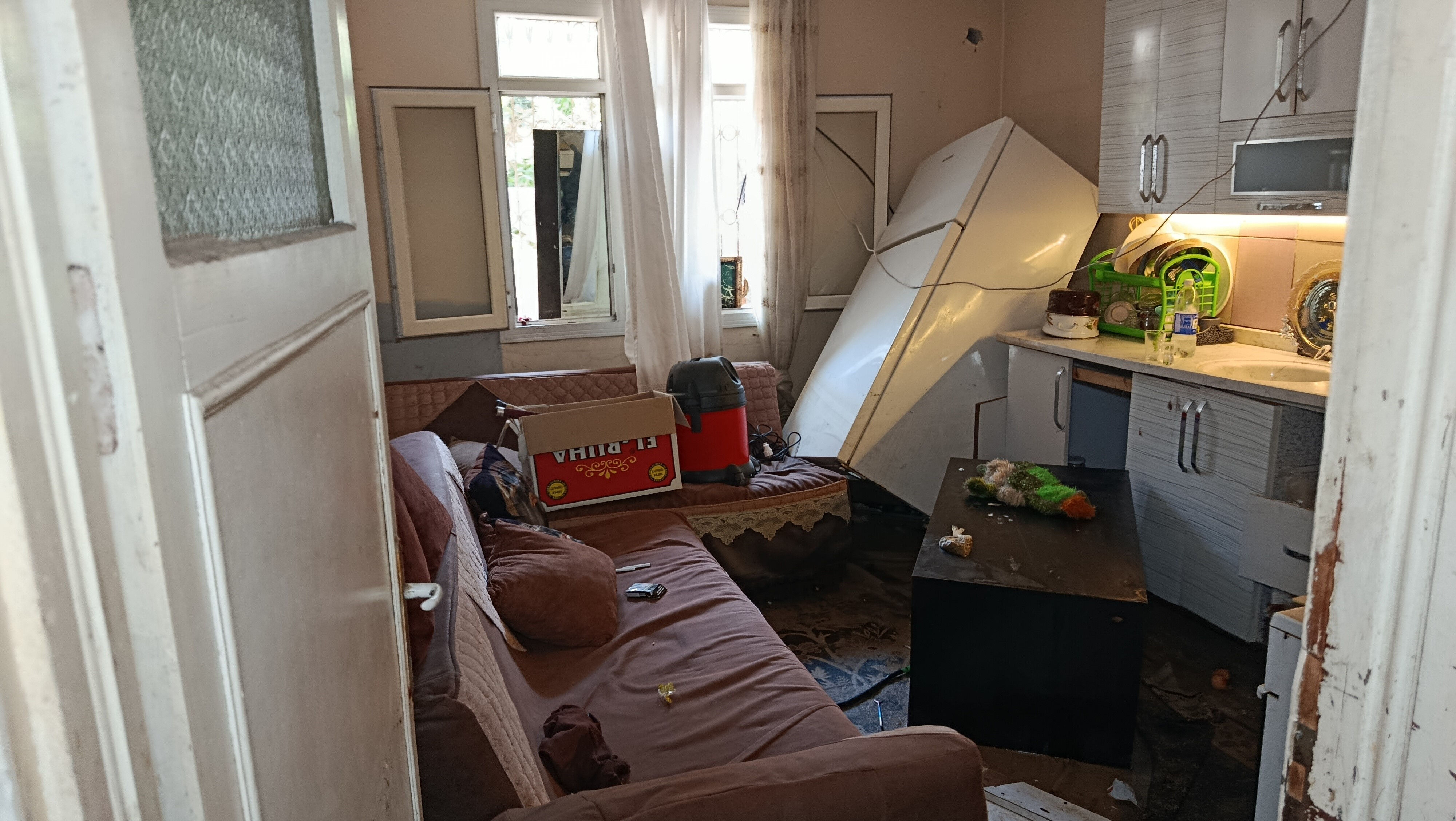 Gece kabusu yaşadılar... Evlerinde ne var ne yok gitti! 