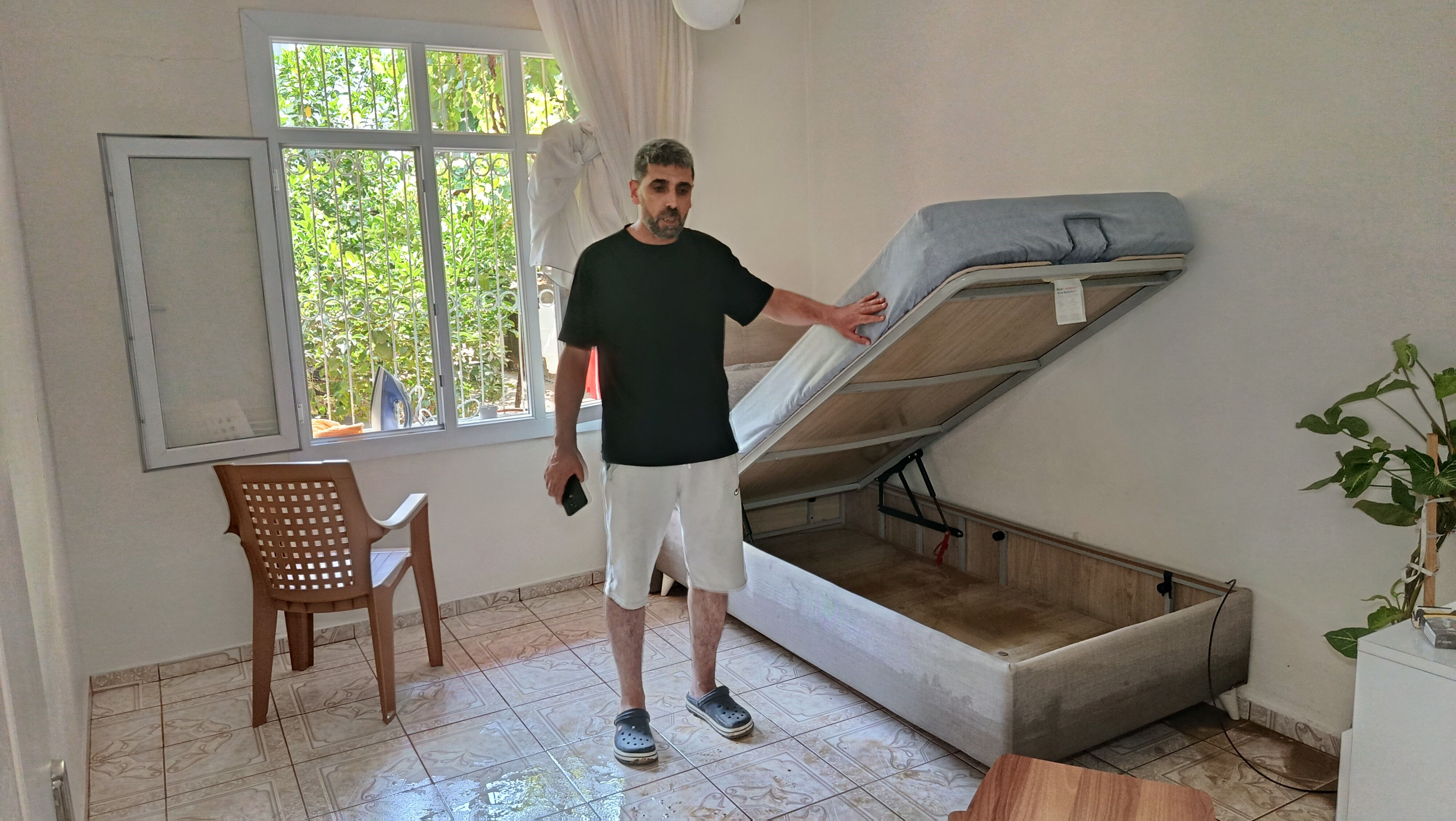 Gece kabusu yaşadılar... Evlerinde ne var ne yok gitti! 