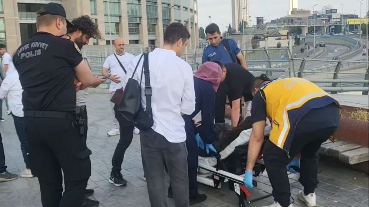 İstanbul Adliyesinde bariyerler 2 personelin üstüne devrildi İstanbul Adliyesinde bariyerler 2 personelin üstüne devrildi