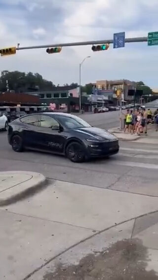 Musk tarihi duyurdu! Milyonlar nefesini tuttu: Robotaksiler yola çıkmaya hazır Musk tarihi duyurdu! Milyonlar nefesini tuttu: Robotaksiler yola çıkmaya hazır - 2. Resim