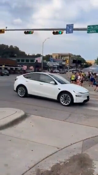 Musk tarihi duyurdu! Milyonlar nefesini tuttu: Robotaksiler yola çıkmaya hazır Musk tarihi duyurdu! Milyonlar nefesini tuttu: Robotaksiler yola çıkmaya hazır - 1. Resim