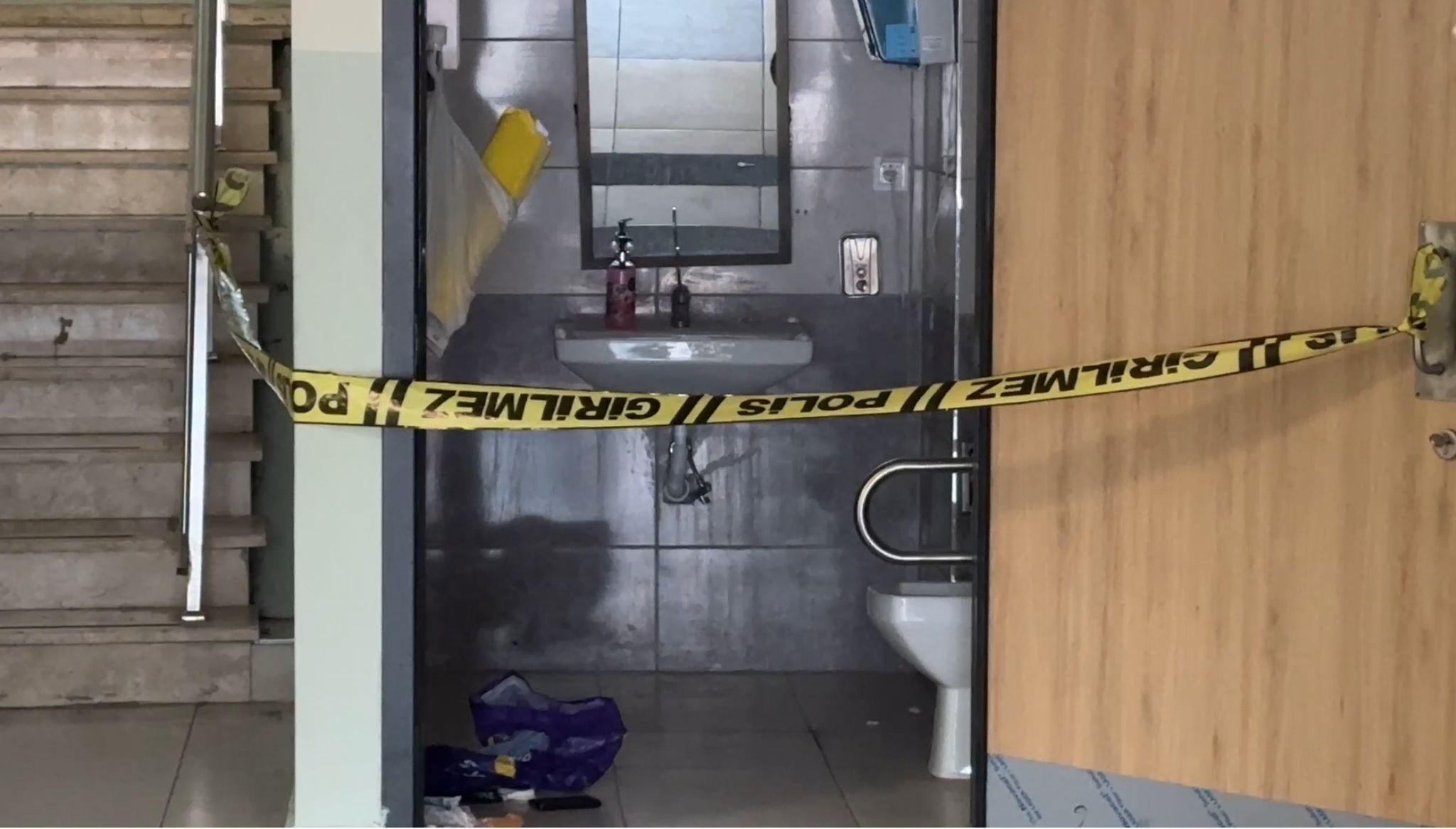 Öğrencileri esir almış, idareye silah çekmişti! 50 yıl hapsi istenen öğretmenden "eski eş" savunması Öğrencileri esir almış, idareye silah çekmişti! 50 yıl hapis istenen öğretmenden "eski eş" savunması - 1. Resim