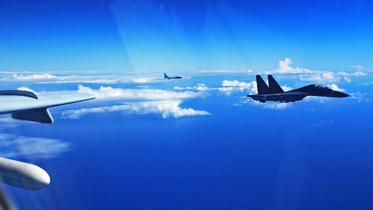 Pasifik'te tehlikeli yakınlaşma! Çin ve Japon savaş uçakları gökyüzünde burun buruna geldi Pasifik'te tehlikeli yakınlaşma! Çin ve Japon savaş uçakları gökyüzünde burun buruna geldi - 1. Resim