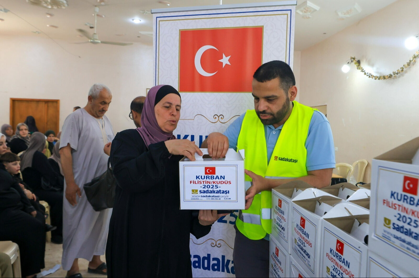 Sadakataşı 35 ülkeye 23 bin hisse kurban ulaştırdı Sadakataşı 35 ülkeye 23 bin hisse kurban ulaştırdı - 2. Resim