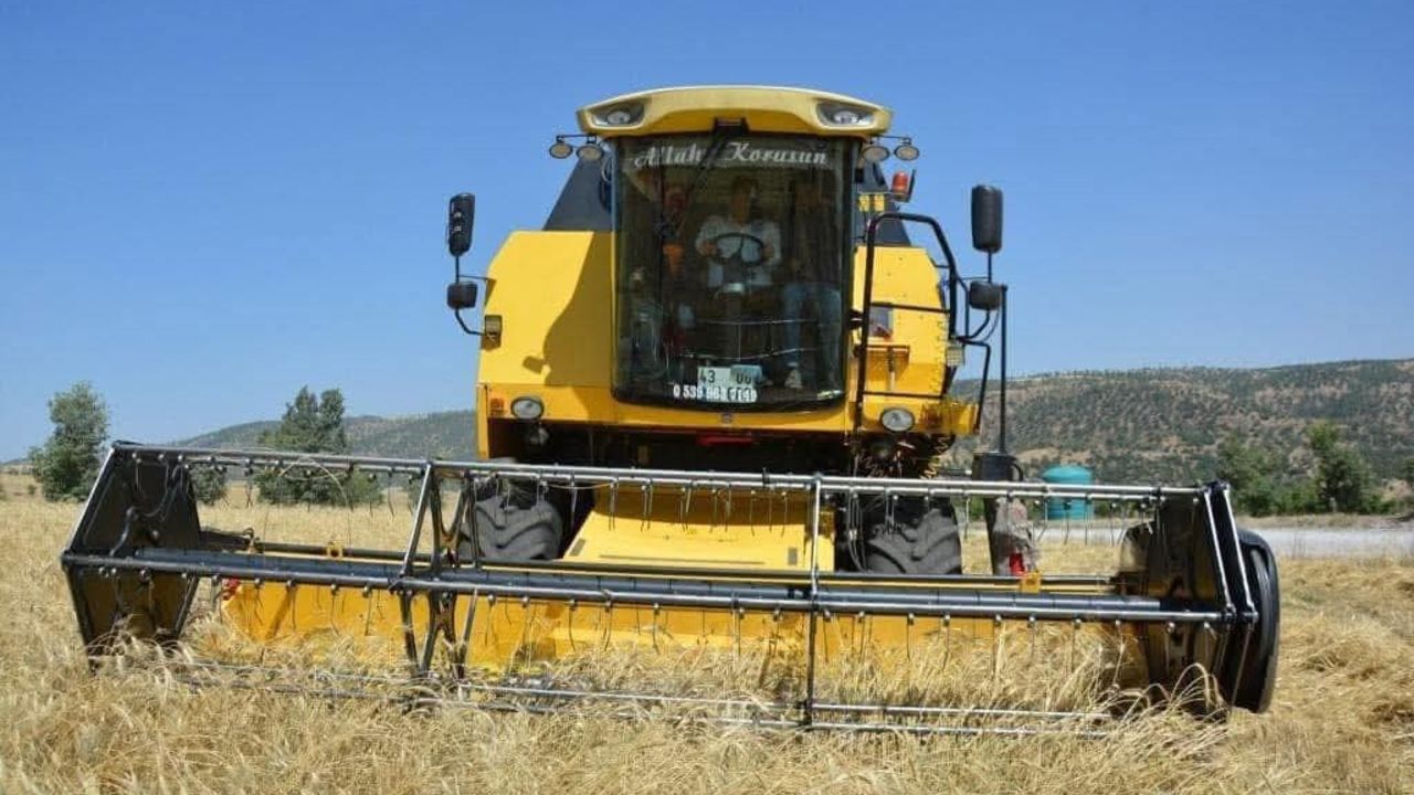 Selendi'de 2025 yılı biçer-döver ücretleri belli oldu Selendi'de 2025 yılı biçer-döver ücretleri belli oldu