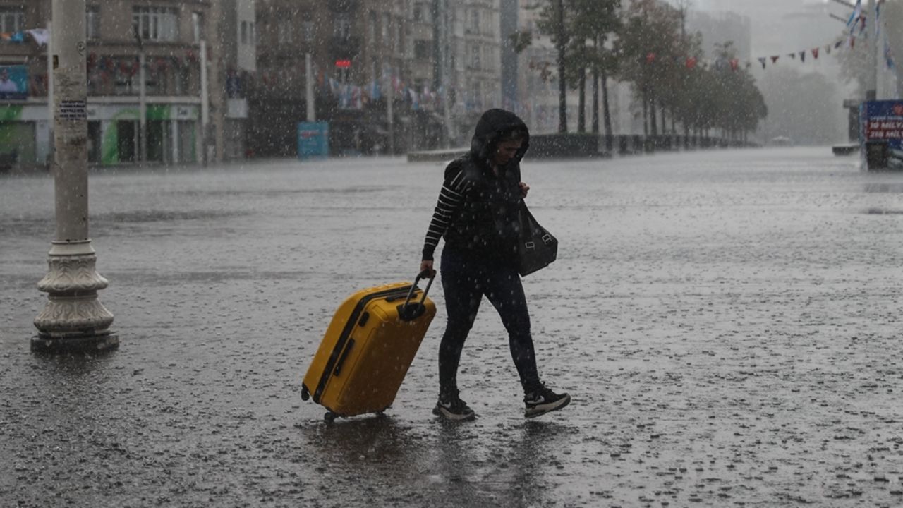 Sıcaklara kanmayın, sağanak yağış geliyor! Meteoroloji'den 5 kent için alarm Sıcaklara kanmayın, sağanak yağış geliyor! Meteoroloji'den 5 kent için alarm