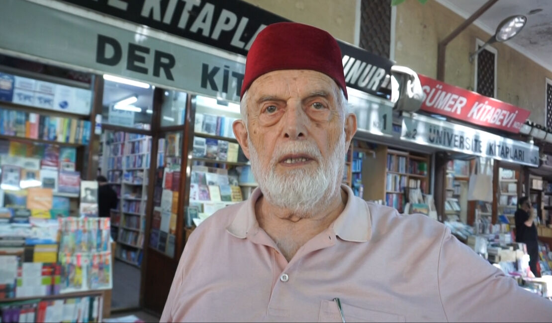 Turistler tuvalet için asırlık Osmanlı halısını çiğniyor… Beyazıt Kapalı Çarşı esnafı isyan etti Turistler tuvalet için asırlık Osmanlı halısını çiğniyor… Beyazıt Kapalı Çarşı esnafı isyan etti - 1. Resim