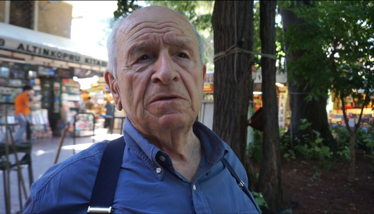 Turistler tuvalet için asırlık Osmanlı halısını çiğniyor… Beyazıt Kapalı Çarşı esnafı isyan etti Turistler tuvalet için asırlık Osmanlı halısını çiğniyor… Beyazıt Kapalı Çarşı esnafı isyan etti - 3. Resim