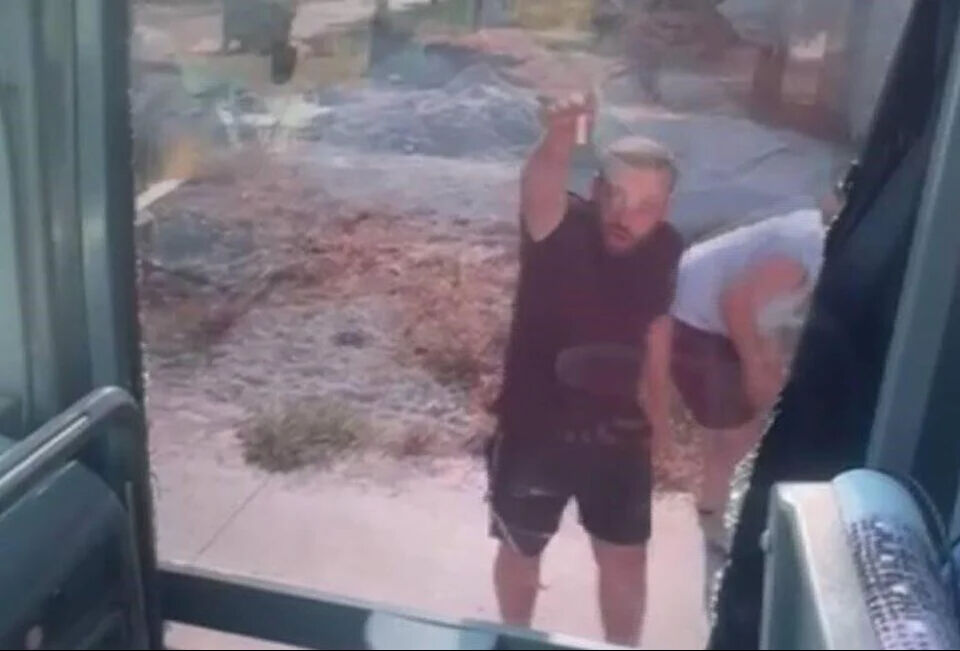 Turistlere dehşet dolu anlar yaşattılar! Tur otobüsü saldırganları tutuklandı Turistlere dehşet dolu anlar yaşattılar! Tur otobüsü saldırganları tutuklandı - 2. Resim