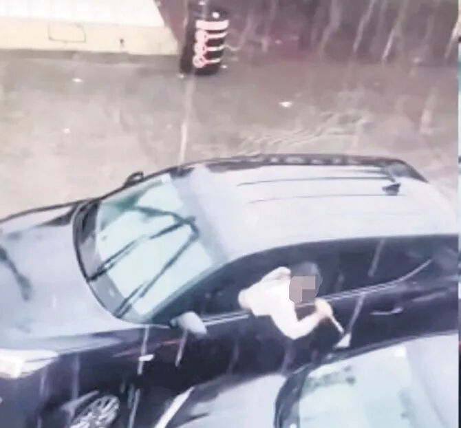 Ünlü oyuncu Ceren Bıyıklı Şişli'de ortalığı birbirine kattı! Yaptıkları akıllara durgunluk verdi - 3. Resim