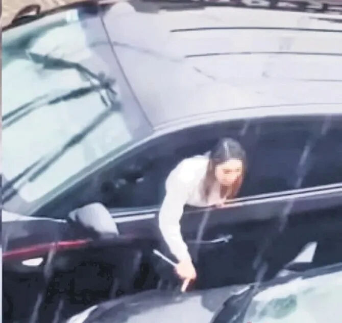 Ünlü oyuncu Ceren Bıyıklı Şişli'de ortalığı birbirine kattı! Yaptıkları akıllara durgunluk verdi - 2. Resim