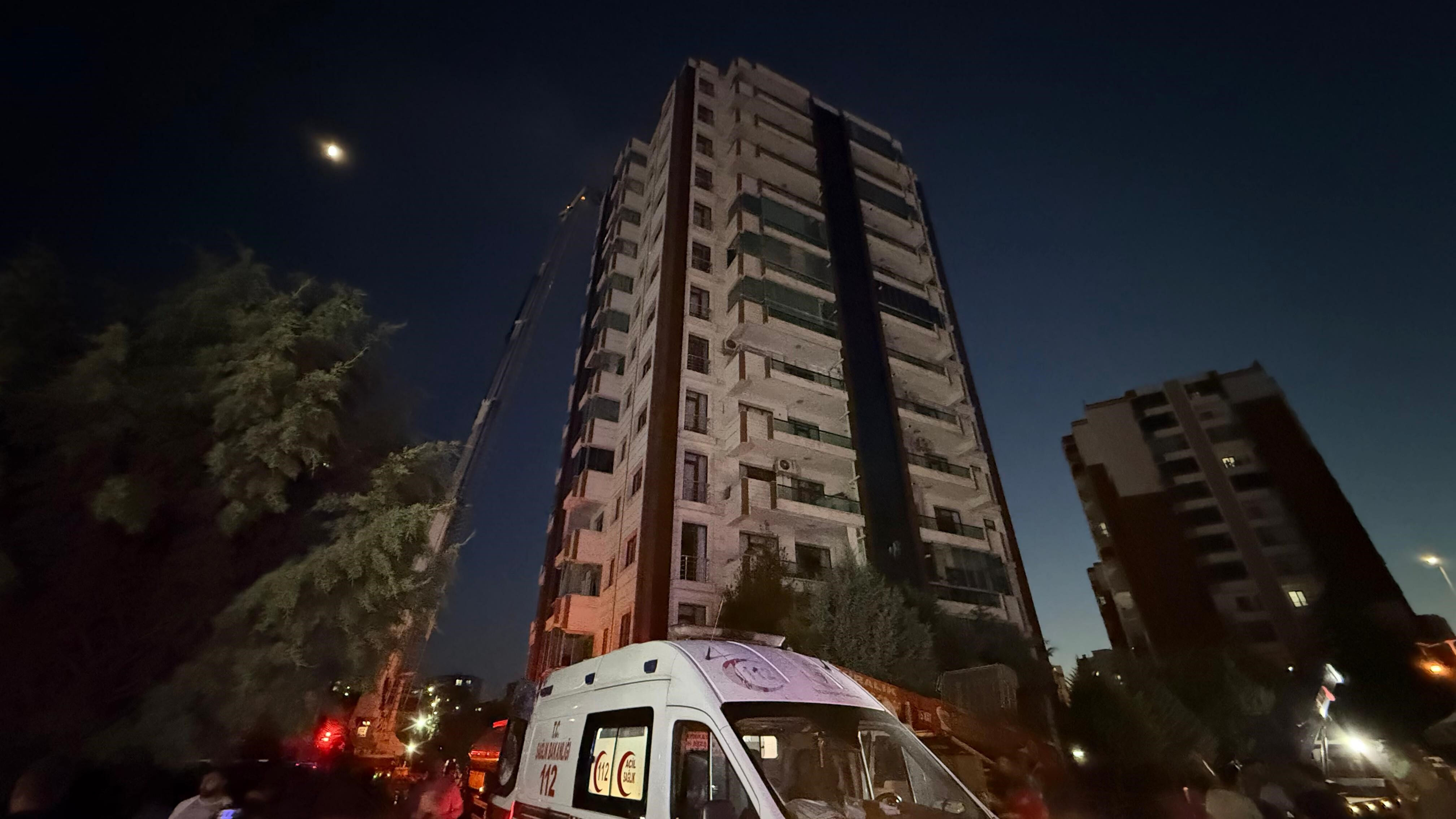 Yangında 3 evladını ve eşini kaybeden baba, kahreden detayı anlattı! Çocukları istediği için lahmacun almaya gitmiş Yangında 3 evladını ve eşini kaybeden baba, kahreden detayı anlattı! Çocukları istediği için lahmacun almaya gitmiş - 1. Resim