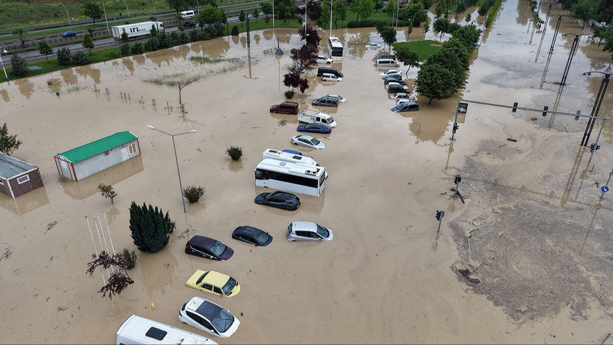 Yol değil adeta baraj! Heyelan uzmanı selin sebeplerini açıkladı - 4. Resim