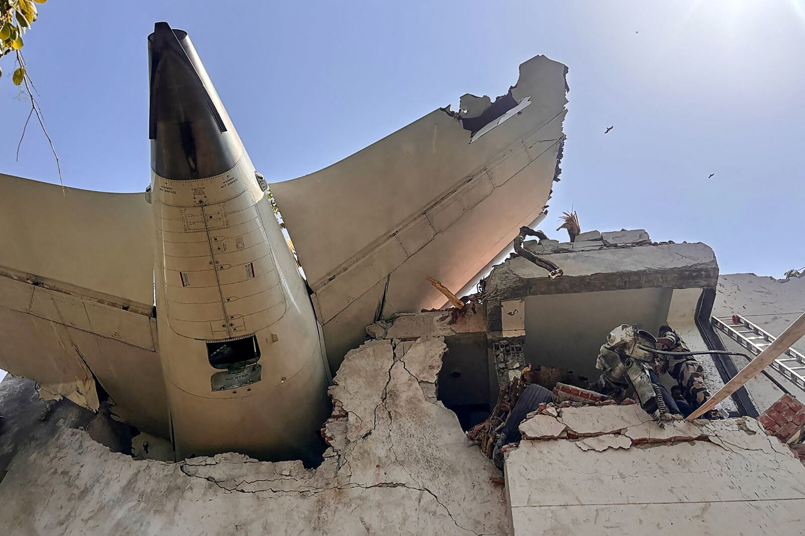 11A'da hayata tutundu! Hindistan uçağından sağ çıkan adam: Her taraf ceset doluydu 11A'da hayata tutundu! Hindistan uçağından sağ çıkan adam: Her taraf ceset doluydu - 3. Resim