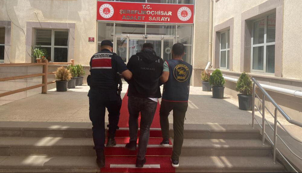 37 yıl hapis cezasıyla aranıyordu! Ankara'da yakalandı 37 yıl hapis cezasıyla aranıyordu! Ankara'da yakalandı - 1. Resim
