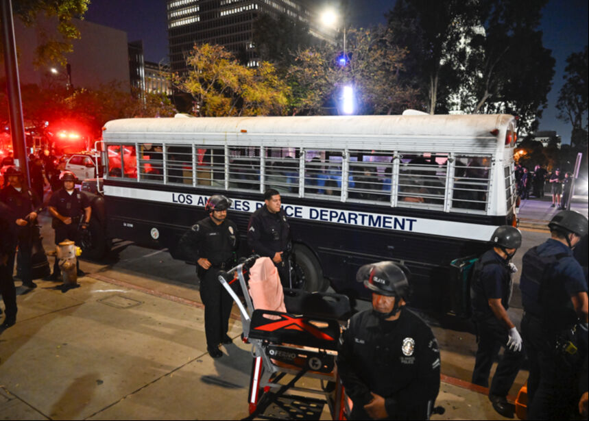 ABD'de binlerce insan sokaklara döküldü, kriz sürüyor! Belediye başkanından kritik mesaj ABD'de binlerce insan sokaklara döküldü, kriz sürüyor! Belediye başkanından kritik mesaj - 2. Resim