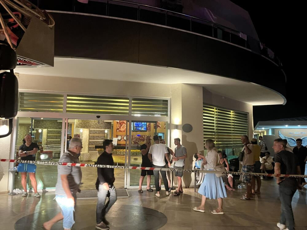 Antalya'da yangın paniği! 5 yıldızlı otele giden 622 kişi gece yarısı tahliye edildi Antalya'da yangın paniği! 5 yıldızlı otele giden 622 kişi gece yarısı tahliye edildi - 6. Resim