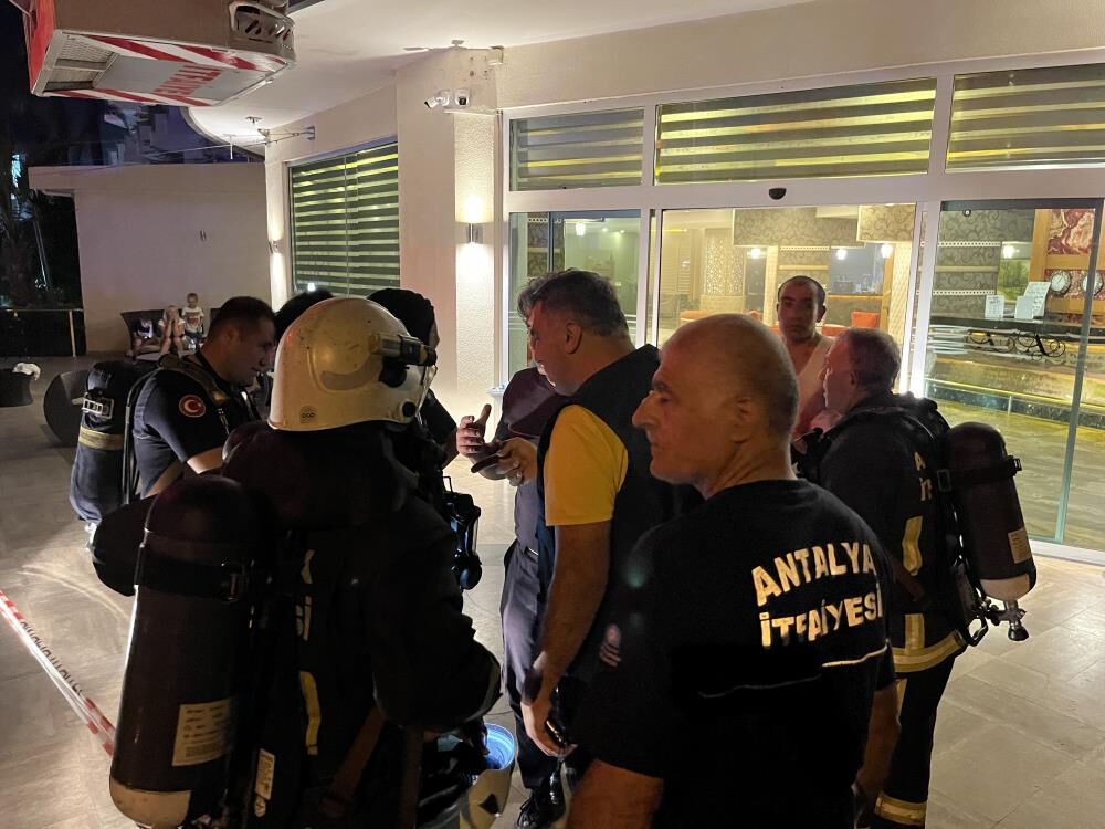 Antalya'da yangın paniği! 5 yıldızlı otele giden 622 kişi gece yarısı tahliye edildi Antalya'da yangın paniği! 5 yıldızlı otele giden 622 kişi gece yarısı tahliye edildi - 5. Resim