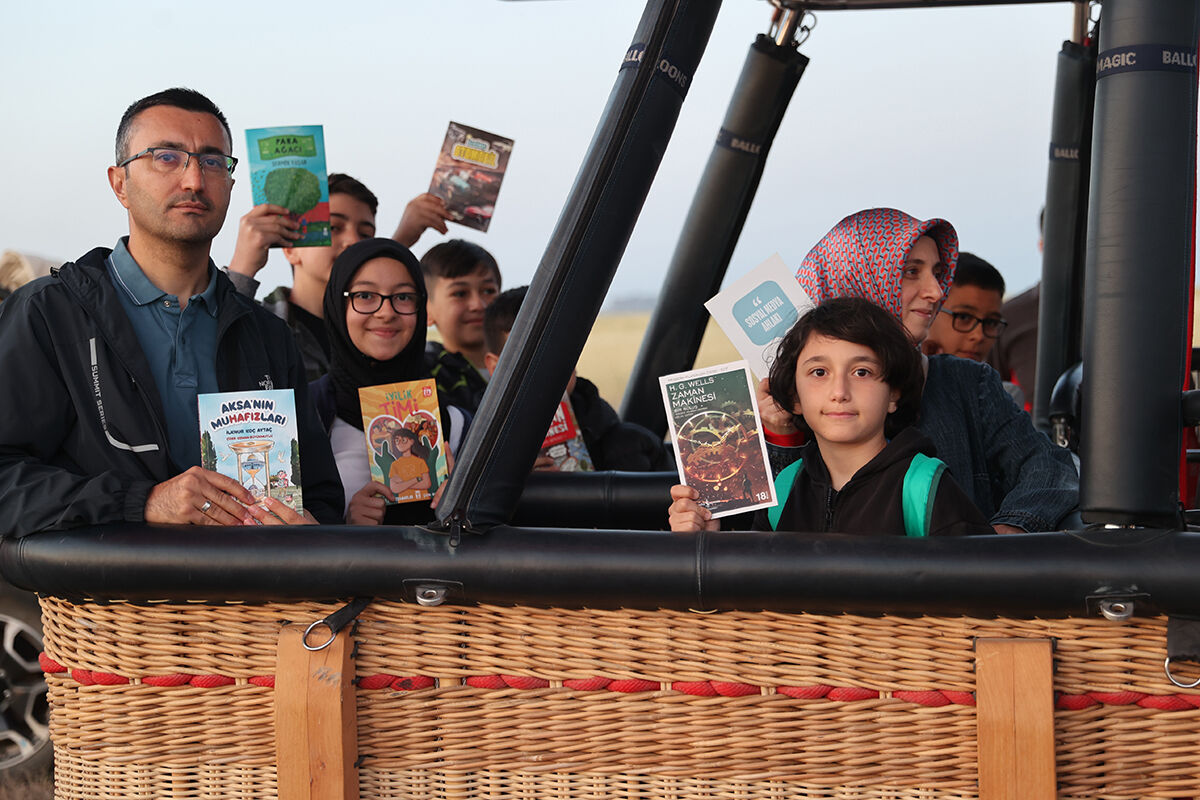 Balonda kitap keyfi! Milli Eğitim'in projesi gökyüzünde hayata geçti - 6. Resim