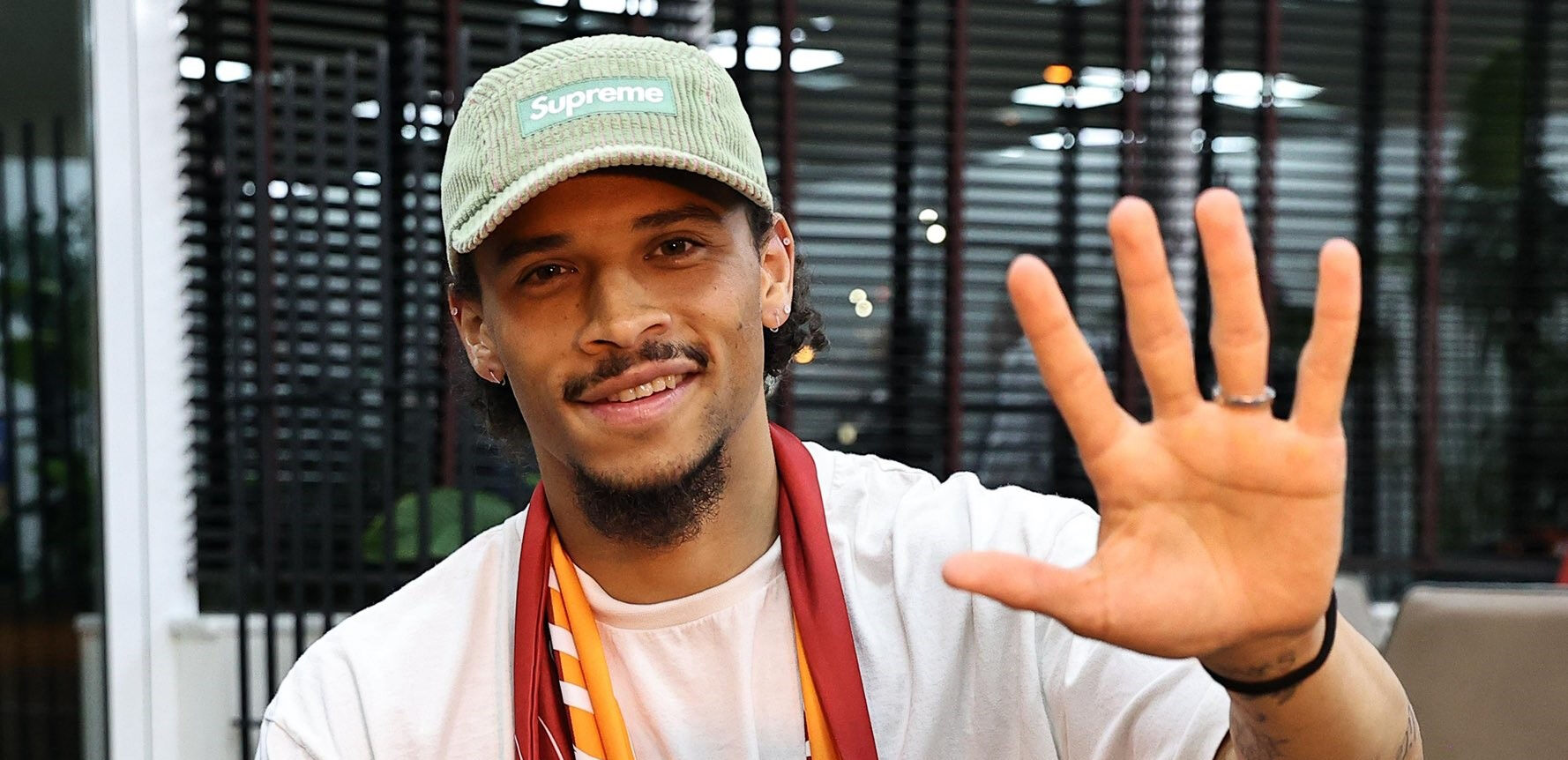 Dünya devleri istedi, Galatasaray aldı! Lorey Sane transferi manşetleri süsledi Dünya devleri istedi, Galatasaray aldı! Lorey Sane transferi manşetleri süsledi - 1. Resim