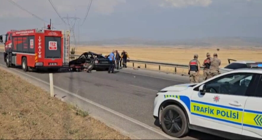 Gaziantep'te feci kaza! Arabalar çarpıştı, ölü ve yaralılar var Gaziantep'te feci kaza! Arabalar çarpıştı, ölü ve yaralılar var - 3. Resim