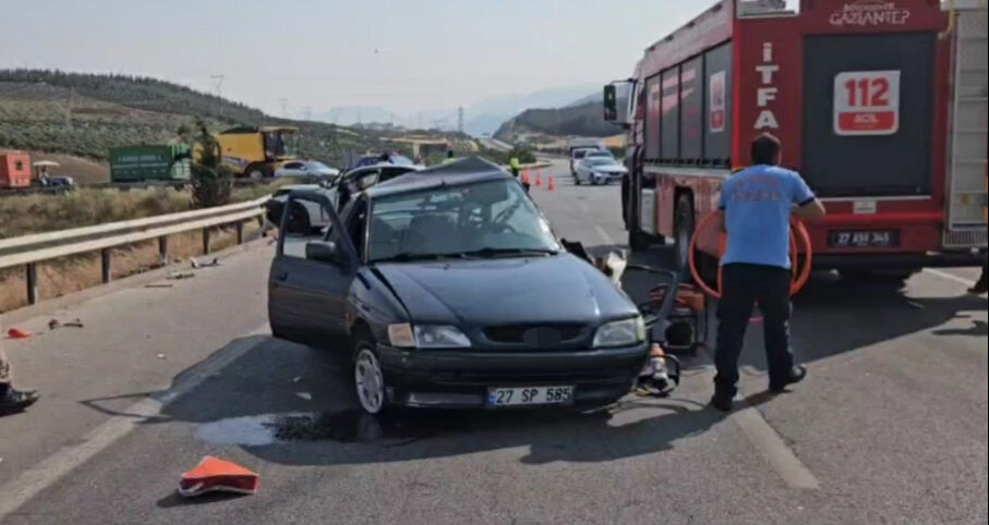 Gaziantep'te feci kaza! Arabalar çarpıştı, ölü ve yaralılar var Gaziantep'te feci kaza! Arabalar çarpıştı, ölü ve yaralılar var - 2. Resim