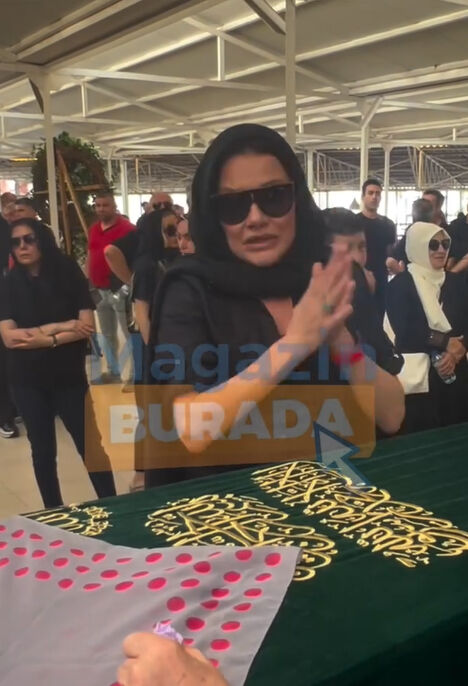 Haluk Şentürk, cenazede ayakta durmakta zorlandı! Ünlü bir isme sarılıp gözyaşlarına boğuldu Haluk Şentürk cenazede durmakta zorlandı! Kuşum Aydın'a sarılıp gözyaşlarına boğuldu - 3. Resim