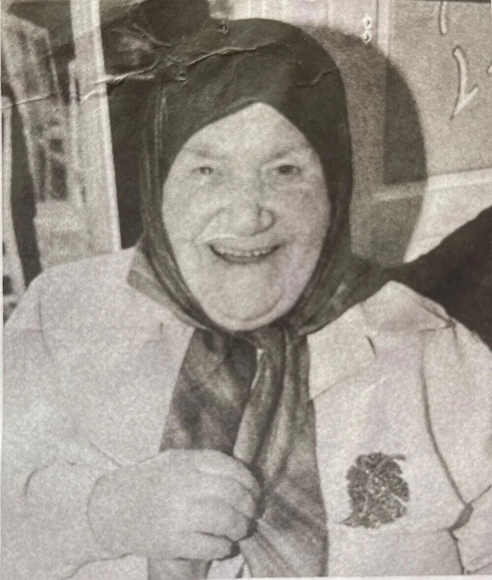 Haluk Şentürk, cenazede ayakta durmakta zorlandı! Ünlü bir isme sarılıp gözyaşlarına boğuldu Haluk Şentürk cenazede durmakta zorlandı! Kuşum Aydın'a sarılıp gözyaşlarına boğuldu - 2. Resim