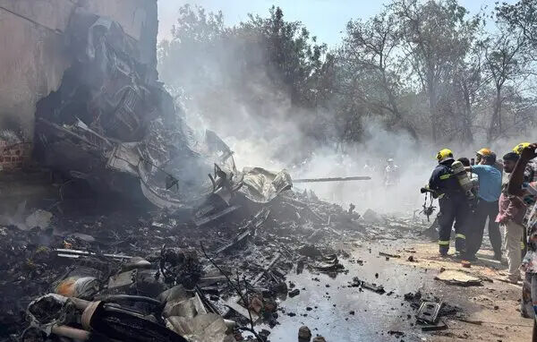 Hindistan uçak kazasında ölü var mı, kaç kişi öldü? Hindistan'da Air India yolcu uçağı düştü Hindistan uçak kazasında ölü var mı, kaç kişi öldü? Hindistan'da Air India yolcu uçağı düştü - 2. Resim