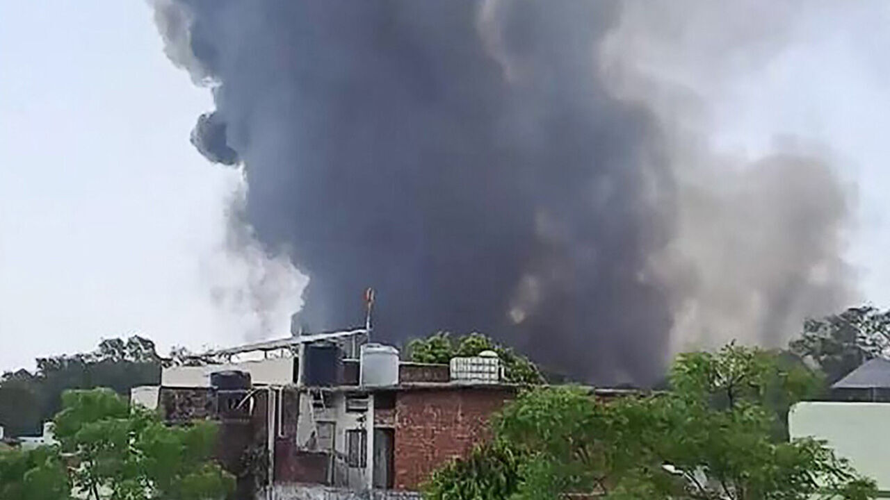 Hindistan uçak kazasında ölü var mı, kaç kişi öldü? Hindistan'da Air India yolcu uçağı düştü Hindistan uçak kazasında ölü var mı, kaç kişi öldü? Hindistan'da Air India yolcu uçağı düştü - 4. Resim