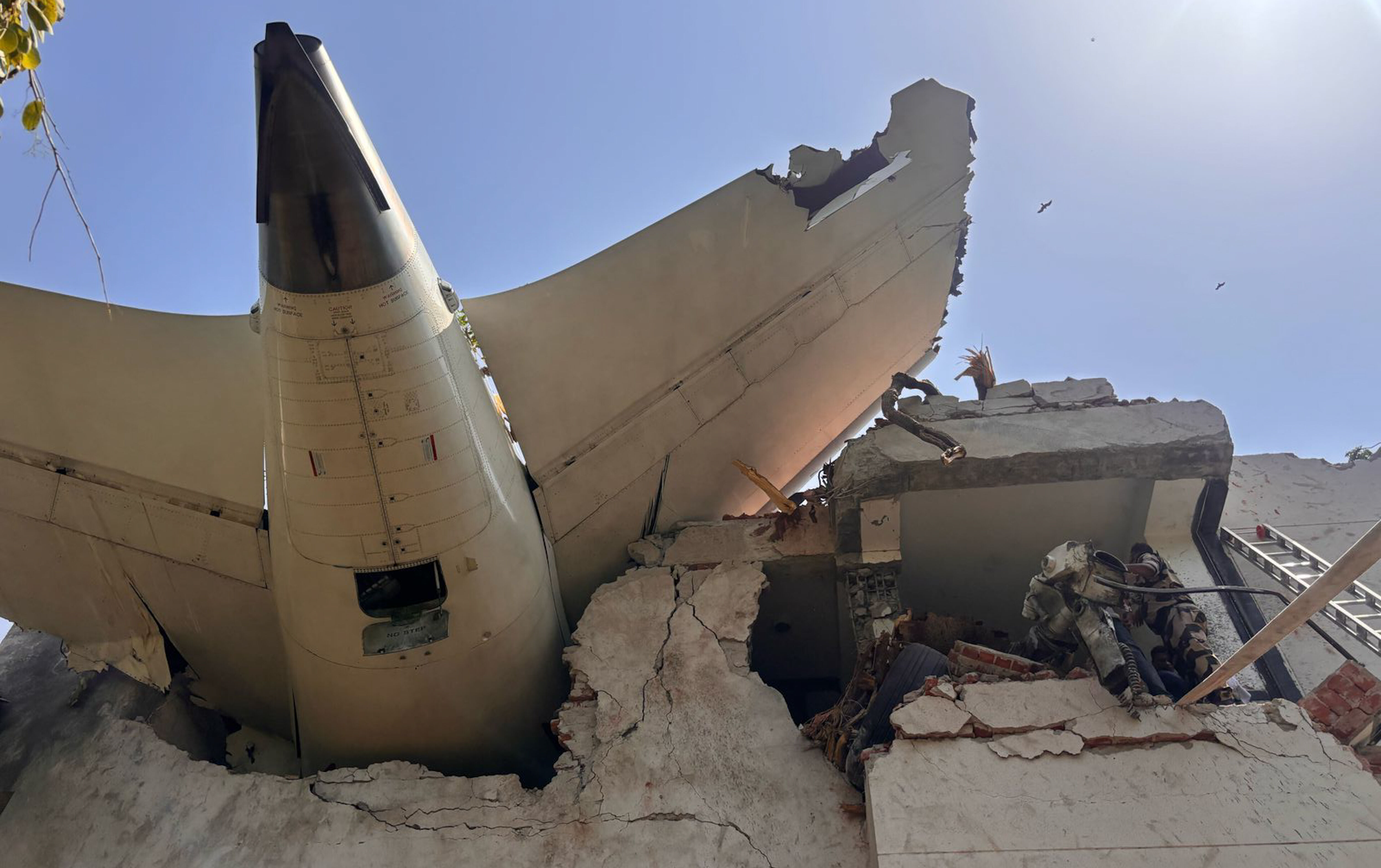 Hindistan'daki uçak kazası sonrası akıllara geldi: Son 1 yılda havada ne oldu? Hindistan'daki uçak kazası sonrası akıllara geldi: Son 1 yılda havada ne oldu? - 1. Resim