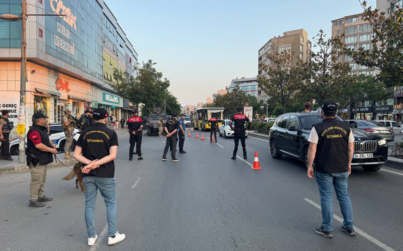 İstanbul Emniyet Müdürü Yıldız, Esenyurt'taki asayiş uygulamasını denetledi İstanbul Emniyet Müdürü Yıldız, Esenyurt'taki asayiş uygulamasını denetledi - 1. Resim