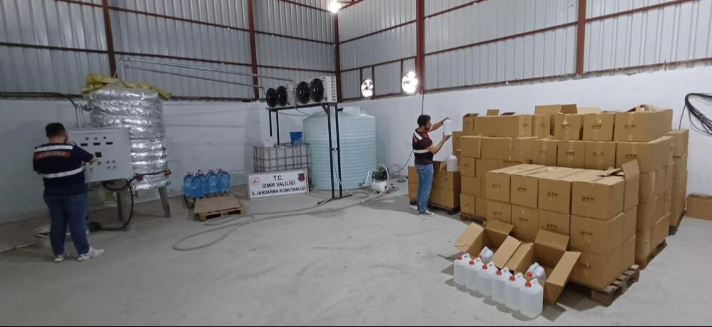 İzmir'de 10 milyon TL'lik operasyon: 4 gözaltı var İzmir'de 10 milyon TL'lik operasyon: 4 gözaltı var - 1. Resim