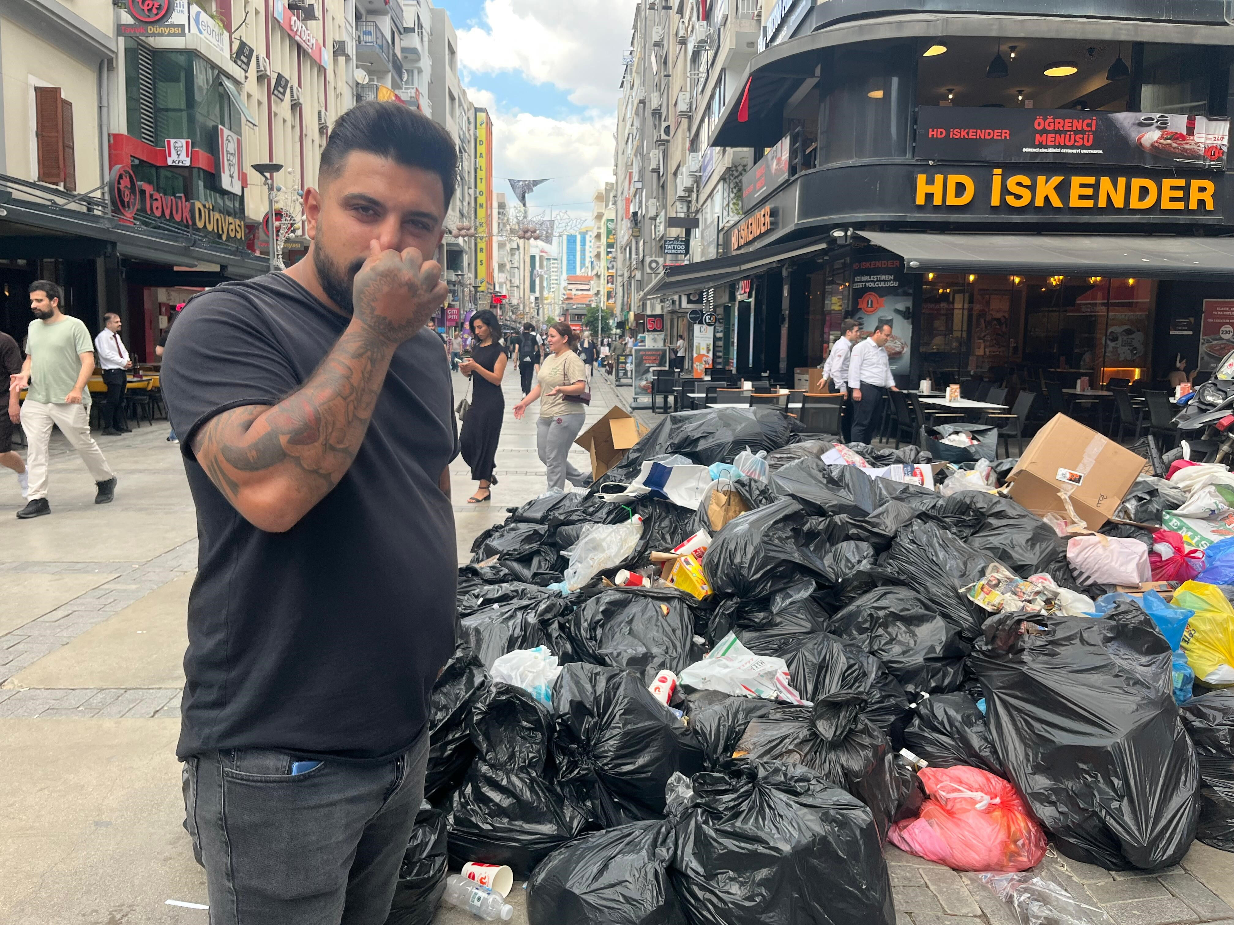 İzmir'de kriz bitti, Başkan Tugay'dan '130 bin TL' resti: Toplu çıkarma... İzmir'de kriz bitti, Başkan Tugay'dan '130 bin TL' resti: Toplu çıkarma... - 1. Resim