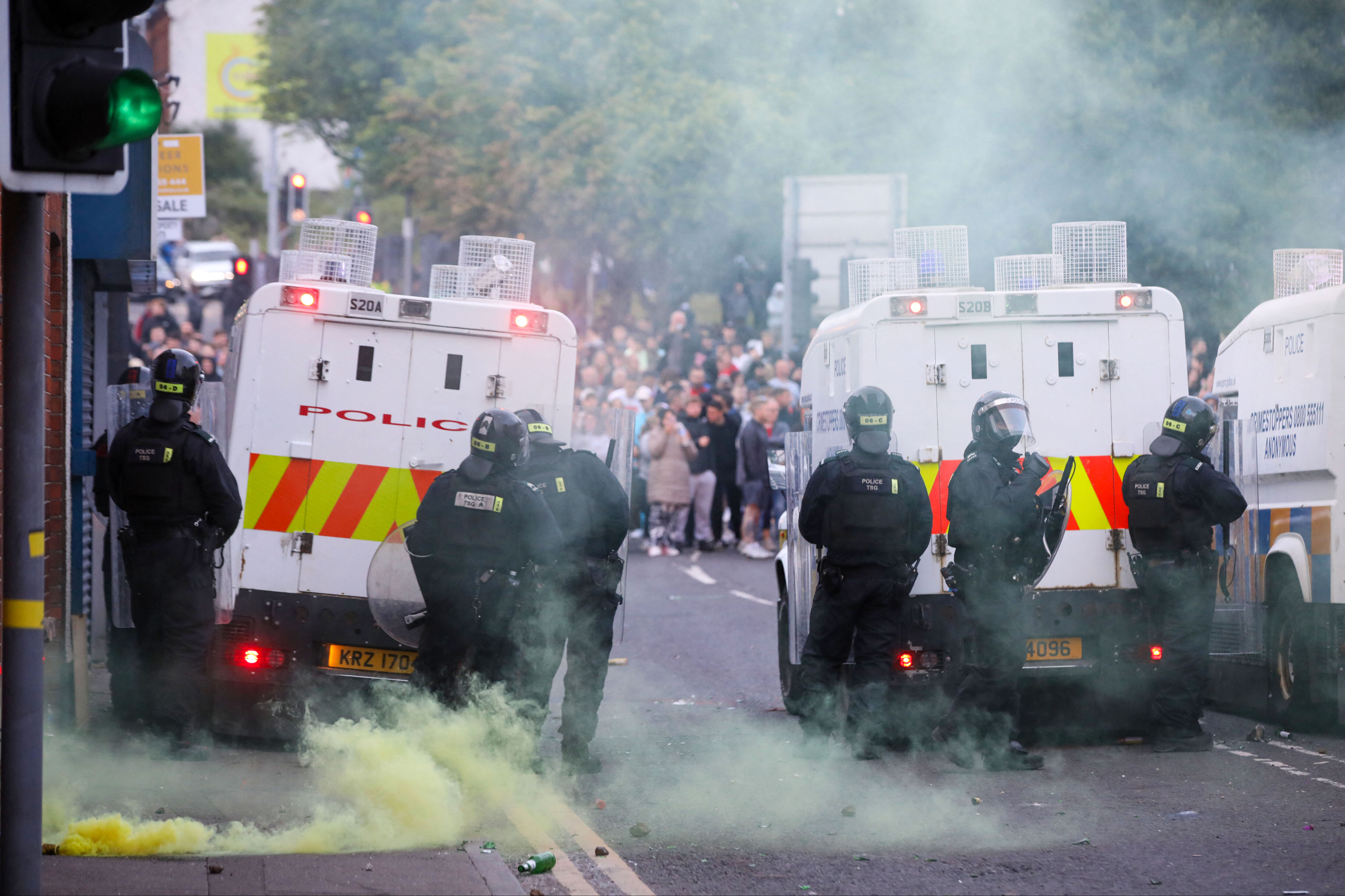 Kuzey İrlanda karıştı! Protestolar civardaki kasabalara sıçradı, sokaklar ise alev alev… Kuzey İrlanda karıştı! Protestolar civardaki kasabalara sıçradı, sokaklar ise alev alev… - 2. Resim