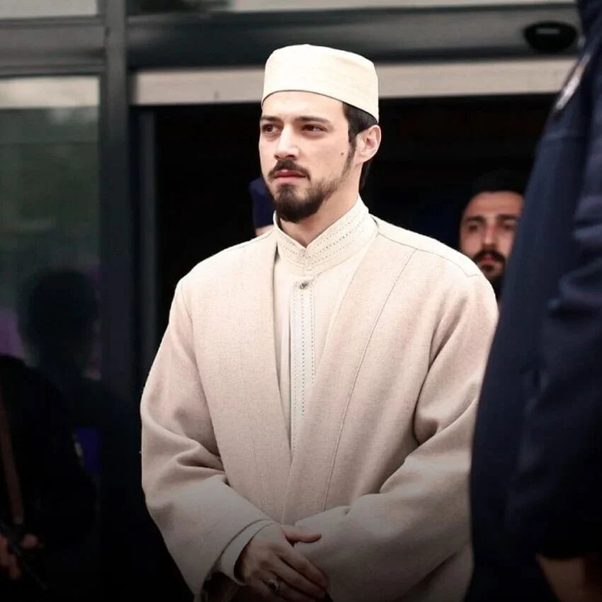 Mert Yazıcıoğlu sevenlerini üzen haberi açıkladı: "Köpek elimi kaptı" Mert Yazıcıoğlu sevenlerini üzen haberi duyurdu: "Köpek elimi kaptı" - 1. Resim