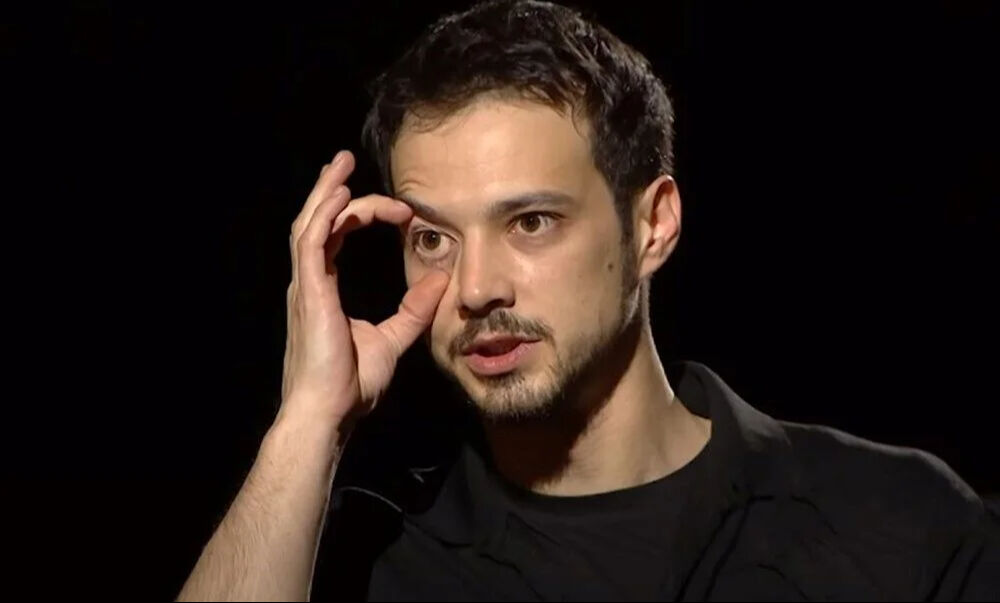 Mert Yazıcıoğlu sevenlerini üzen haberi açıkladı: "Köpek elimi kaptı" Mert Yazıcıoğlu sevenlerini üzen haberi duyurdu: "Köpek elimi kaptı" - 2. Resim