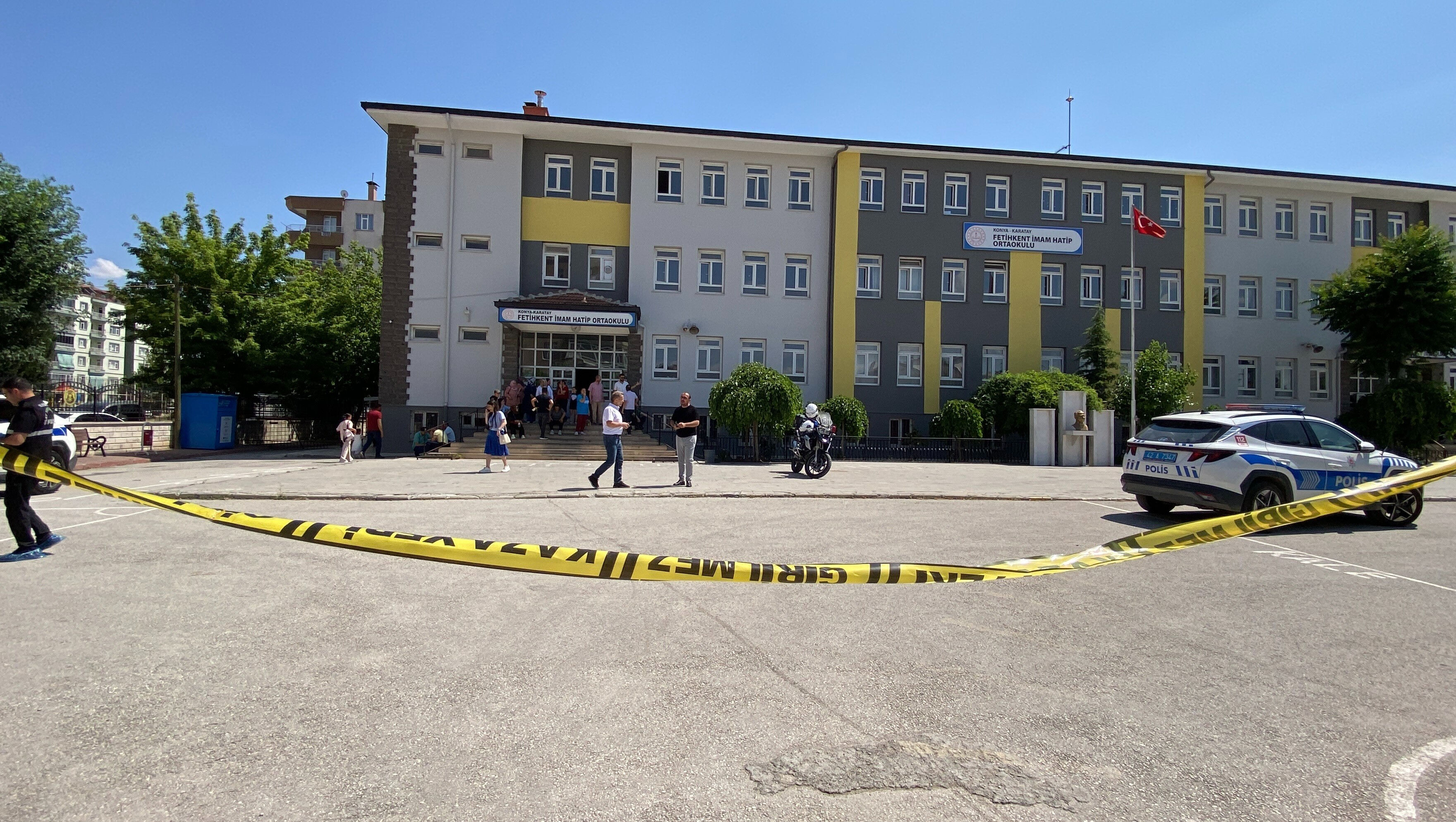 Ortaokulda vahşet! Öğretmen öğrencilerinin gözü önünde öldürüldü - 1. Resim